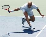 Den lille store tennis-fighter Andre Agassi spillede sin sidste kamp i dag, da han røg ud af tredje runde i US Open. 