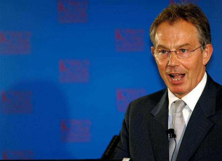 Premierminister Tony Blairs egne støtter forudser, at regeringslederen ikke holder endnu et år på posten. 