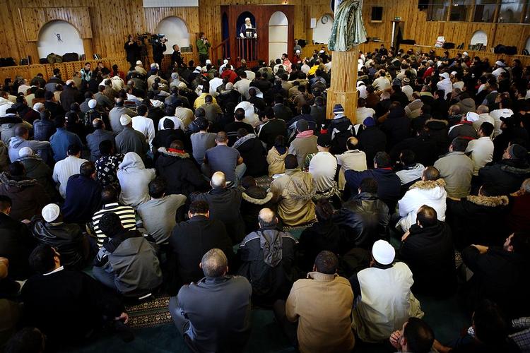 Stadig flere 'etniske danskere' konverterer til Islam. 