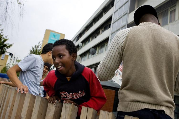 Vollsmose prøver at finde sig selv efter anholdelserne af en række unge. 
