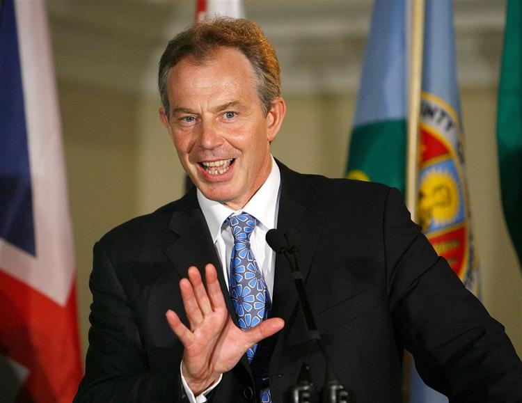Kilder oplyser, at Tony Blair planlægger at gå af i maj 2007. 