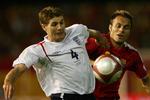 Steven Gerrard og England fik tre point i Skopje. 