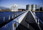Fremover kan københavnerklubbere drikke drinks på Ideal Bar og i Silo52 med få minutters mellemrum, når Vesterbro og Islands Brygge ved hjælp af en ny bro rykker endnu tættere på hinanden. 
