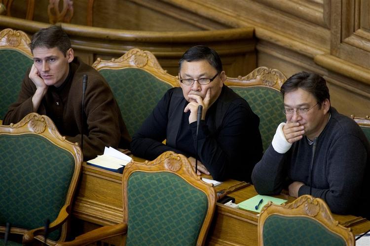 Den Nordatlantiske Gruppe i Folketinget fortsætter med at kræve svar. Kuupik Kleist sidder yderst til højre. 