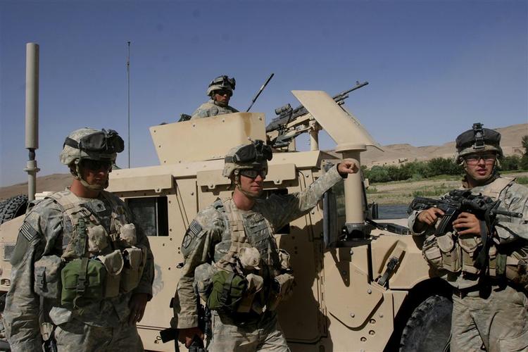 Amerikanske soldater på opgave i Musa Qala. Samme dag som afghanere beretter om drab på civile var danske soldater i gang med at udpege bombemål. 