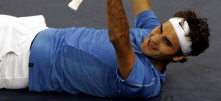 Roger Federer jubler efter sin tredje US Open-sejr i træk. 