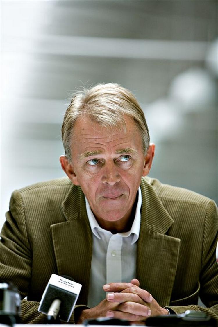 Villy Søvndal (SF) frygter, at regeringens udenrigspolitik vil gøre Danmark til USA's 51. stat. 