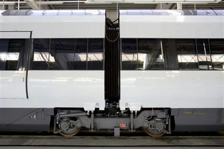 Sådan ser de forsinkede IC4-tog ud - også DSB's udbetaling af erstatninger til forsinkede togpassagerer er forsinket. - Foto: Peter Hove Olesen 
