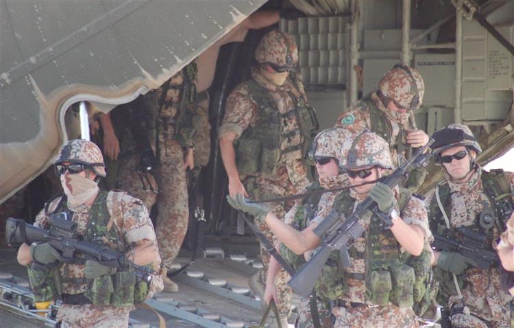 De danske soldater i Musa Qala udpegede bombemål for Nato-fly. 