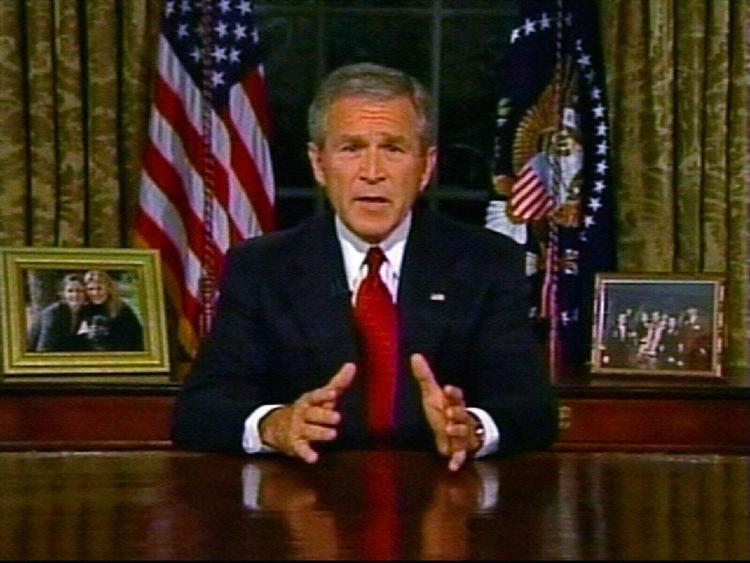 Natten til tirsdag talte præsident Bush til amerikanerne fra Det Ovale Værelse. Med udgangspunkt i fem års dagen for terroren i New York argumenterede han for, at terroren vil fortsætte, selv om USA stopper invasionen af Irak. 