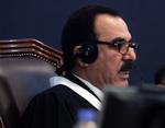 Dommer Abdullah al-Amiri er ikke sin opgave voksen, mener anklageren i sagen mod Saddam. 