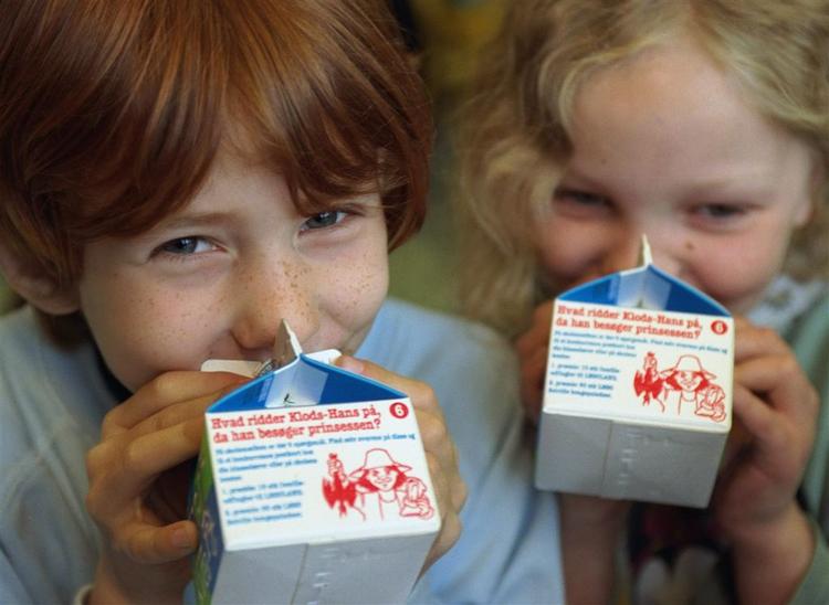 Flere og flere børn drikker minimælk i skolen. Alligevel giver EU kun 20 øre i støtte til en kvart skummet, mens en sød får hele 35 øre. 