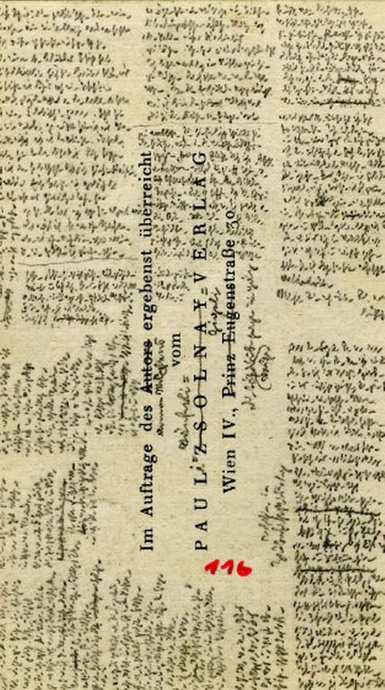 Småt. Et af Robert Walsers tæt beskrevne papirer fra december 1928. Teksterne er skrevet på et kort fra Paul-Zolnay-Verlag i Wien. Det rummer fem digte og et stykke af fortællingen ’Reise in eine Kleinstadt’. – Foto: Robert Walser-Stiftung 