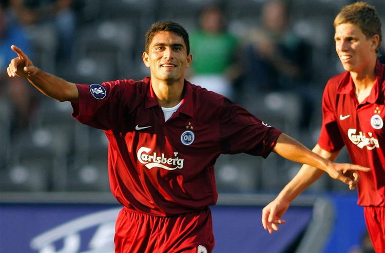 Bechara Oliveira jubler efter at have scoret det udlignende mål for OB i Berlin. 