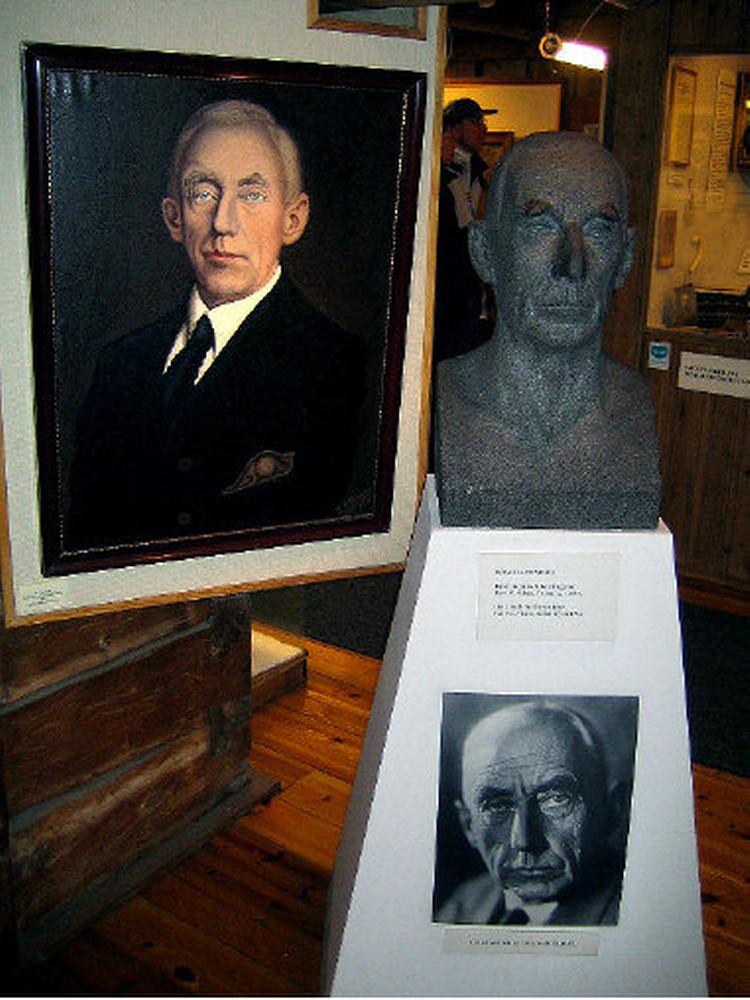 Slemme Roald. Mænd, der er optændt af udødelighed, er ofte nogle skiderikker. Roald Amundsen var ingen undtagelse. Ikke desto mindre er han stadig en helt i Norge. Her i en opstilling på Polarmuseet i Tromsø. 