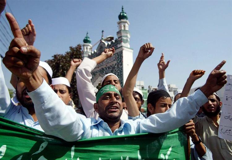 Også i Indien har muslimer demonstreret mod Pave Benedict den 14.'s udtalelser om islam. 