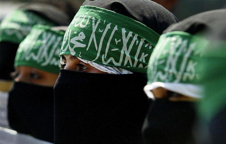 Også her fra indiske Srinagar har der i dag lydt krav om en uforbeholden undskyldning fra paven selv. 