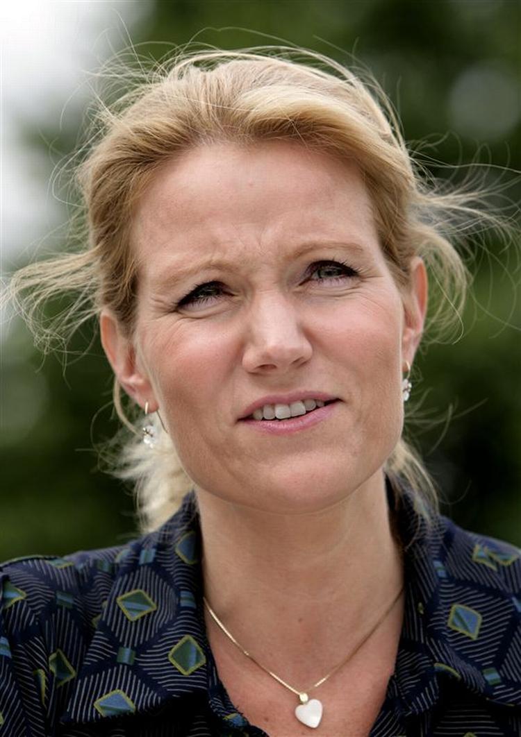 Danskerne vil have klarhed, og et valg bringer klarhed, siger Helle Thorning-Schmidt. Men Venstre siger nej. 