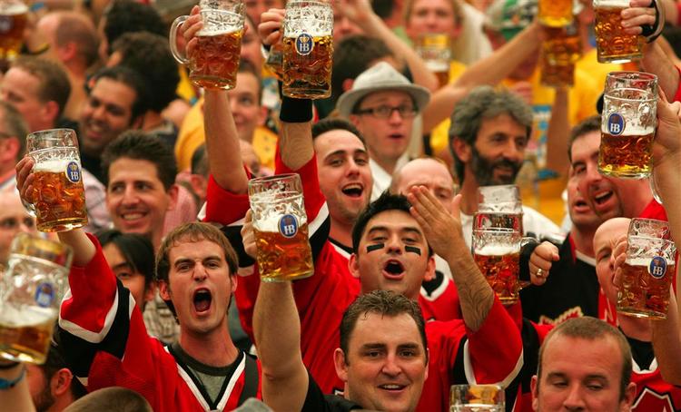 Glade oktoberfestdeltagere åbnede den 173. fest, der startede i går kl. 12. 