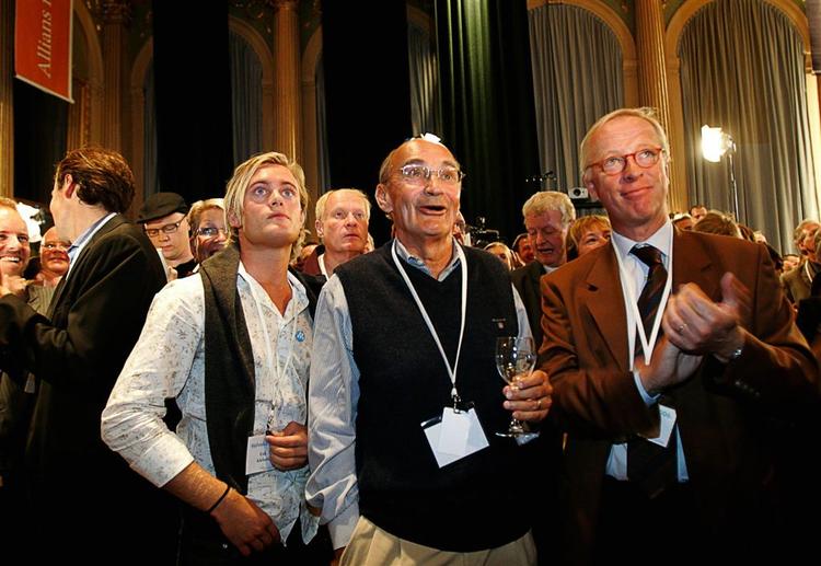 Spænding hos Moderaterna. I midten den tidligere partileder Ulf Adelssohn. Til venstre sønnen Erik. 