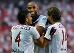 Franske Kanouté har udlignet til 2-2 for Sevilla i lokalbraget mod Betis. 