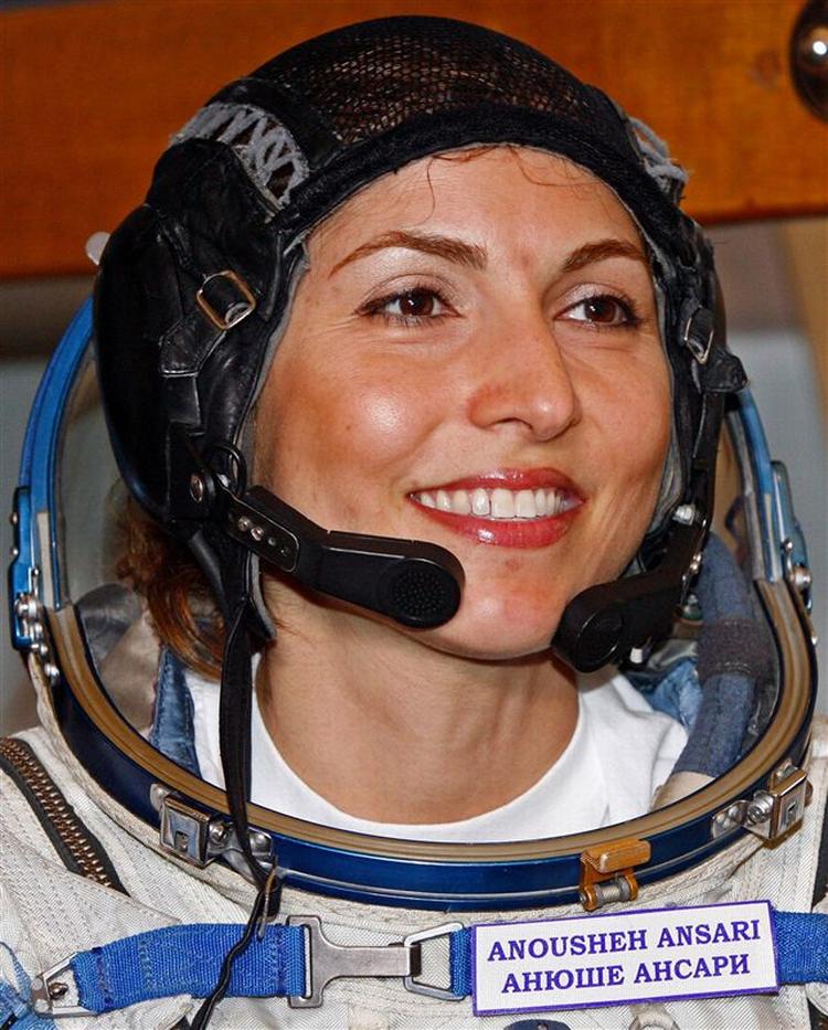 Iranskfødte  Anousheh Ansari er verdens første kvindelige rumturist. 