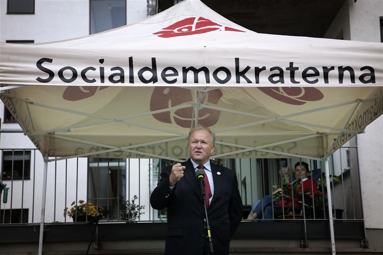 Svenskerne sendte Socialdemokraterne til tælling i går. 