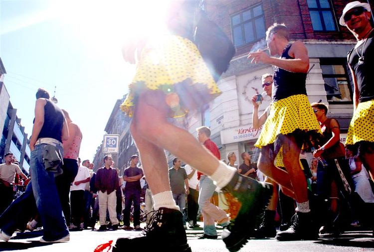 Klubben Pan vil nu kun byde homoseksuelle indenfor. (fotoet her er fra Copenhagen Pride i 2004). 