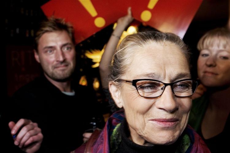 Overborgmester Ritt Bjerregaard (S) lader sig ikke gå på at massive protester mod byggeriet på Kløvermarken. 