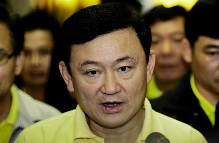 Thailands væltede regeringsleder, Thaksin Shinawatra, er ifølge kilder i New York på vej til London. 