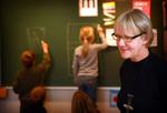 Der vil være over 700 færre lærere til at undervise danske folkeskolebørn næste år. 
