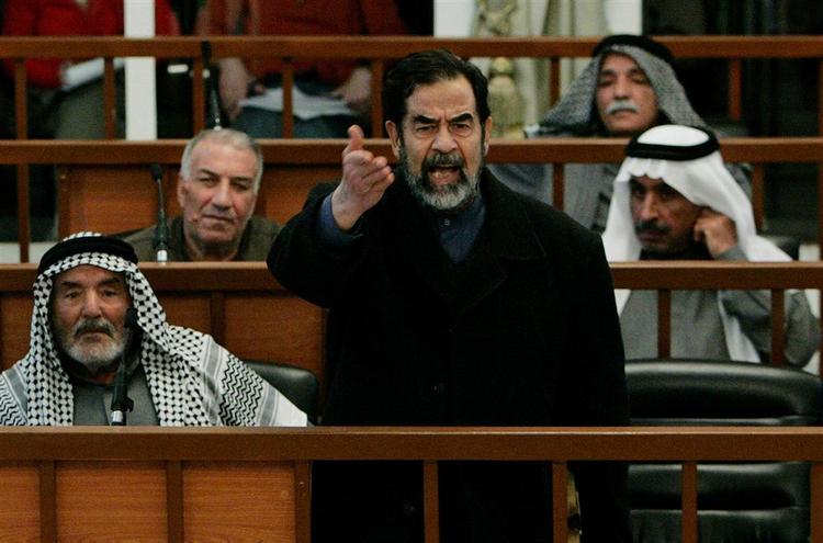 Saddam-sag er under pres, advarer Human Rights Watch. 