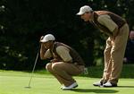 Tiger Woods og Jim Furyk bliver de første amerikanere i kamp kl. 9.00 fredag. 