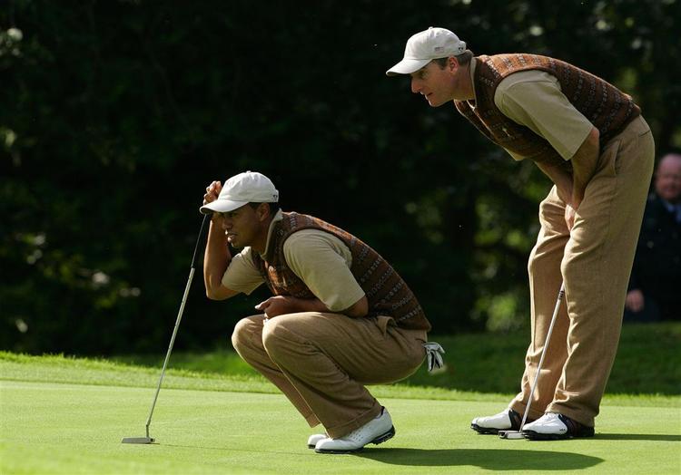 Tiger Woods og Jim Furyk bliver de første amerikanere i kamp kl. 9.00 fredag. 