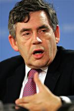 Storbritanniens finansminister, Gordon Brown får dårligere karakterer af vælgerne end sin konservative rival, David Cameron. 