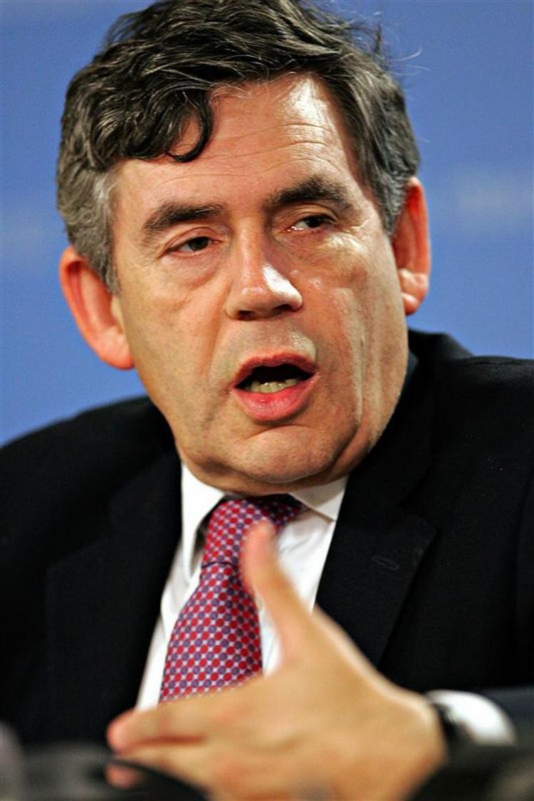 Storbritanniens finansminister, Gordon Brown får dårligere karakterer af vælgerne end sin konservative rival, David Cameron. 