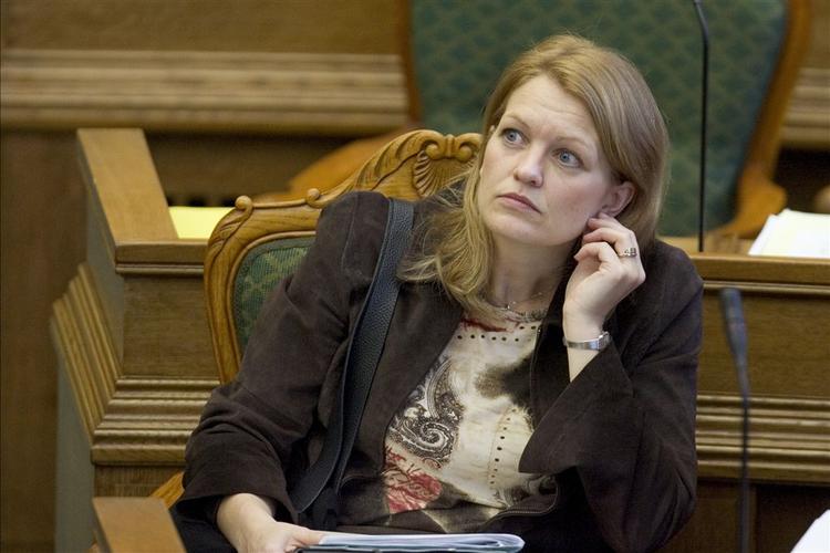 Socialminister Eva Kjer Hansen (V)kan ikke dokumentere det, når hun siger, at regeringen ikke har sparet 2,3 milliarder kroner på samfundets svageste. 