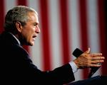 George W. Bush har fået grønt lys til at stramme reglerne for, hvordan terrormistænkte skal afhøres. 