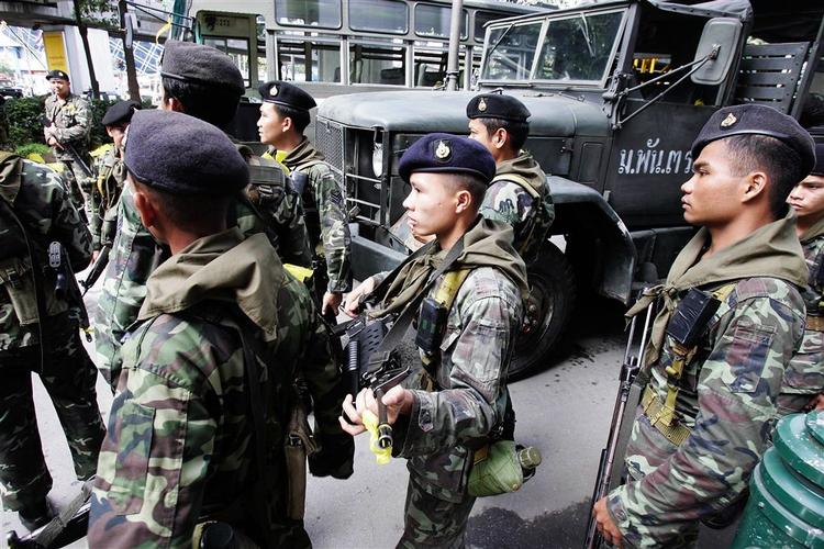 Kupmagerne i Thailand har nedsat antikorruptions-kommission, der skal se på den offentlige administration under den afsatte ministerpræsident Thaksin Shinawatra. 