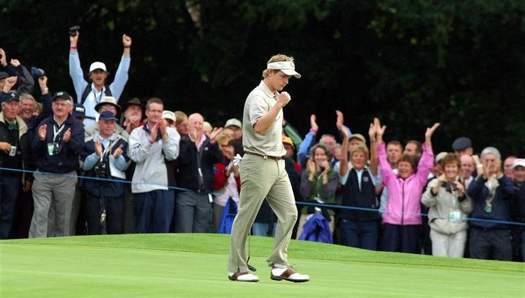 Englænderen Luke Donald besejrede sammen med Sergio Garcia amerikanerne Tiger Woods og Jim Furyk. 