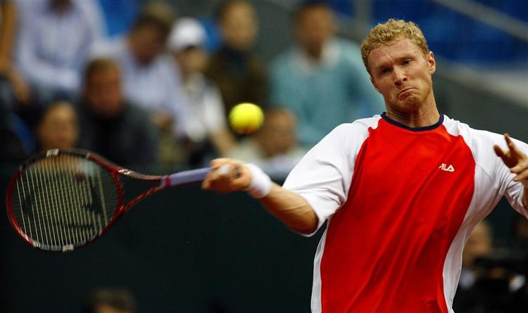 Dimitrij Tursunov servede fantastisk i kampen mod Roddick og lavede hele 33 esser. 
