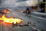 Demonstrationen for Ungdomshuset førte til voldsomme uroligheder på Nørrebro. Situationen skulle nu være under kontrol. 