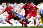 Daniel Agger (tv.) og Jamie Carragher er indtil videre den foretrukne konstellation i Liverpools midterforsvar, hvor finnen Sami Hyypiä nu er reserve. 