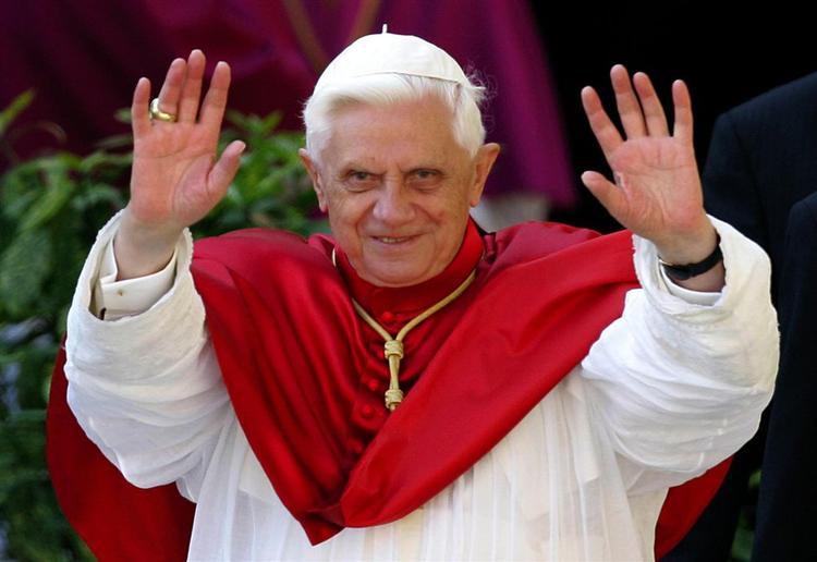 Pave Benedikt XVI forsøger at nedtone den vrede, hans bemærkninger om islam har affødt. 