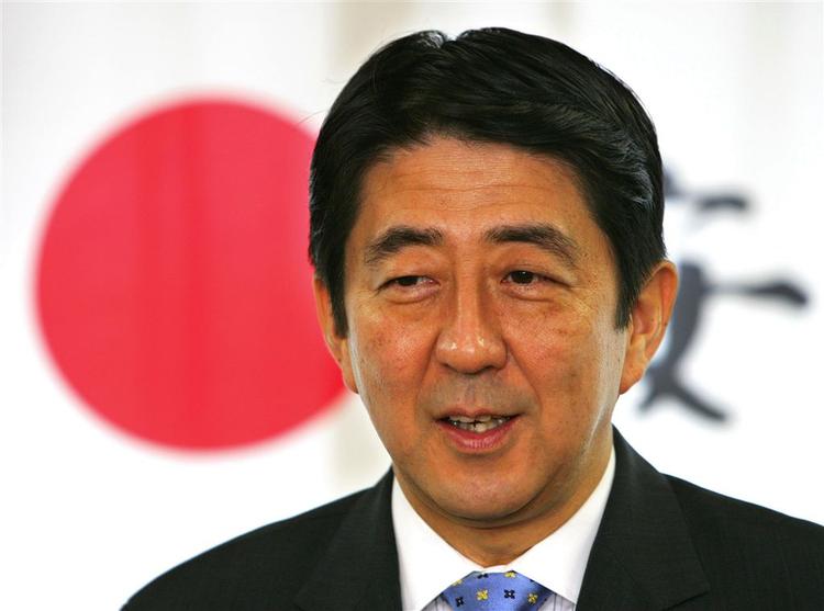 Abe er den yngste ministerpræsident i Japan i over 60 år. 