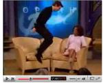 Tom Cruise hopper i Oprahs sofa. Senere var episoden medvirkende til, at skuespilleren blev fyret af Paramount Pictures (søg på Tom Cruise Oprah for at se klippet). 