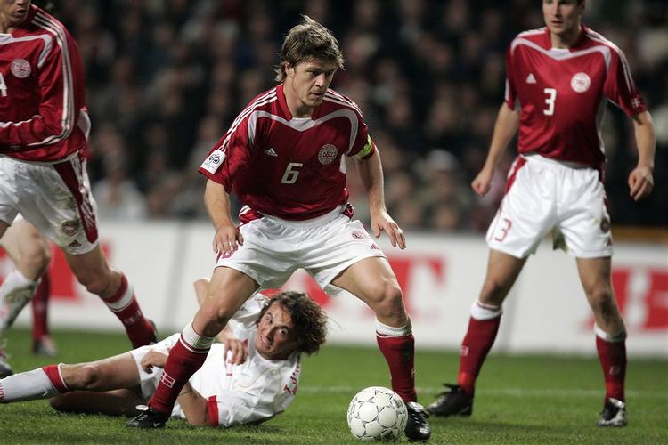 Thomas Helveg vil overveje et tilbud fra en Superliga-klub hvis det bliver aktuelt i vinterpausen. 