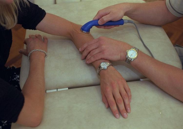 Smerter i armen efter for mange museklik, anerkendes nu som en arbejdsskade. 