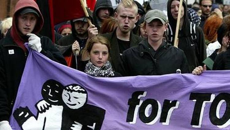 Unge demonstrerer mod racisme i Odense. 