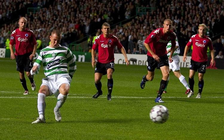 Den tidligere Rangers og Wolverhampton-spiller, Kenny Miller, afgør kampen til Celtics fordel på straffe. 
